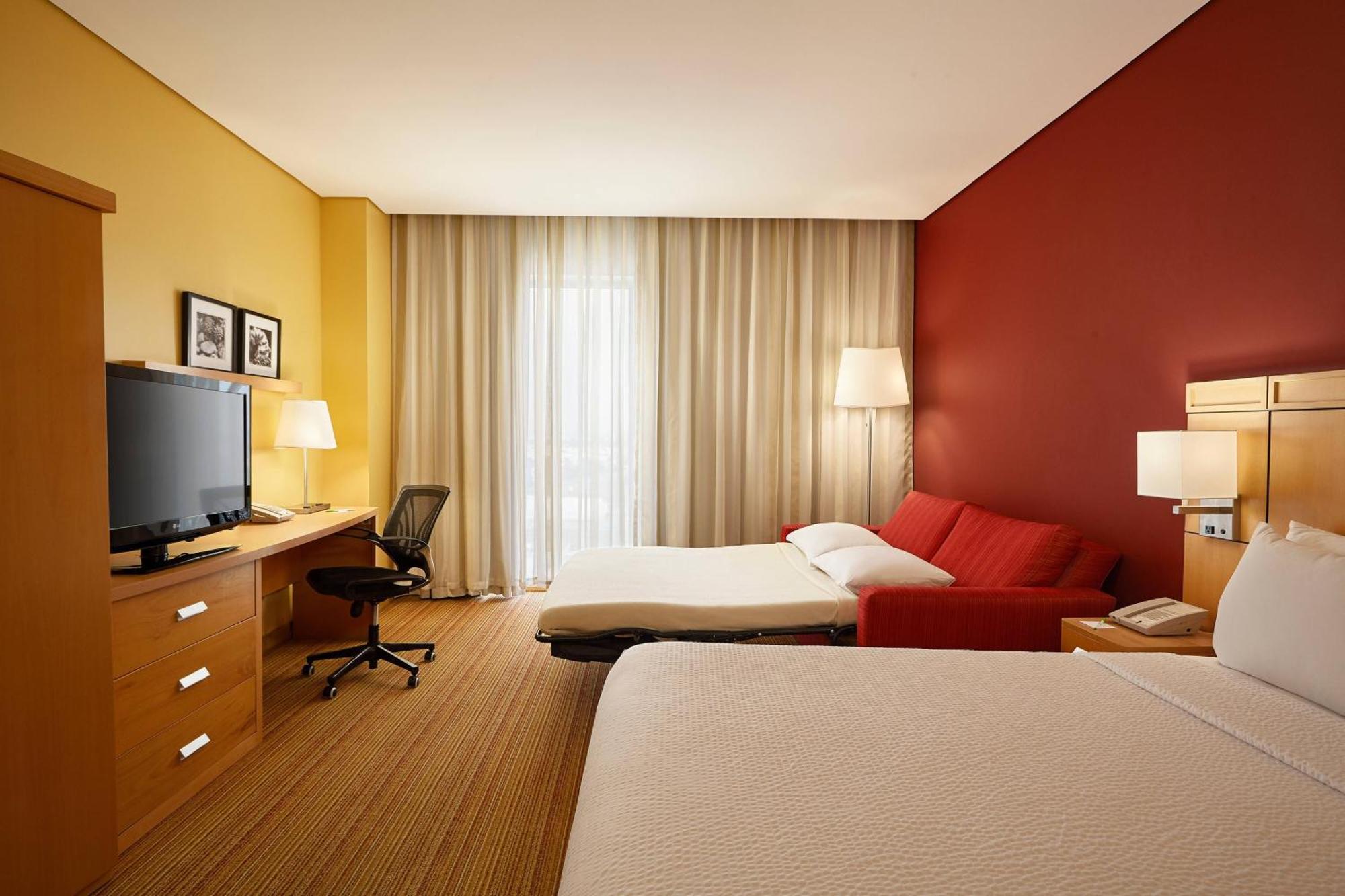Courtyard By Marriott Leon At The Poliforum Luaran gambar